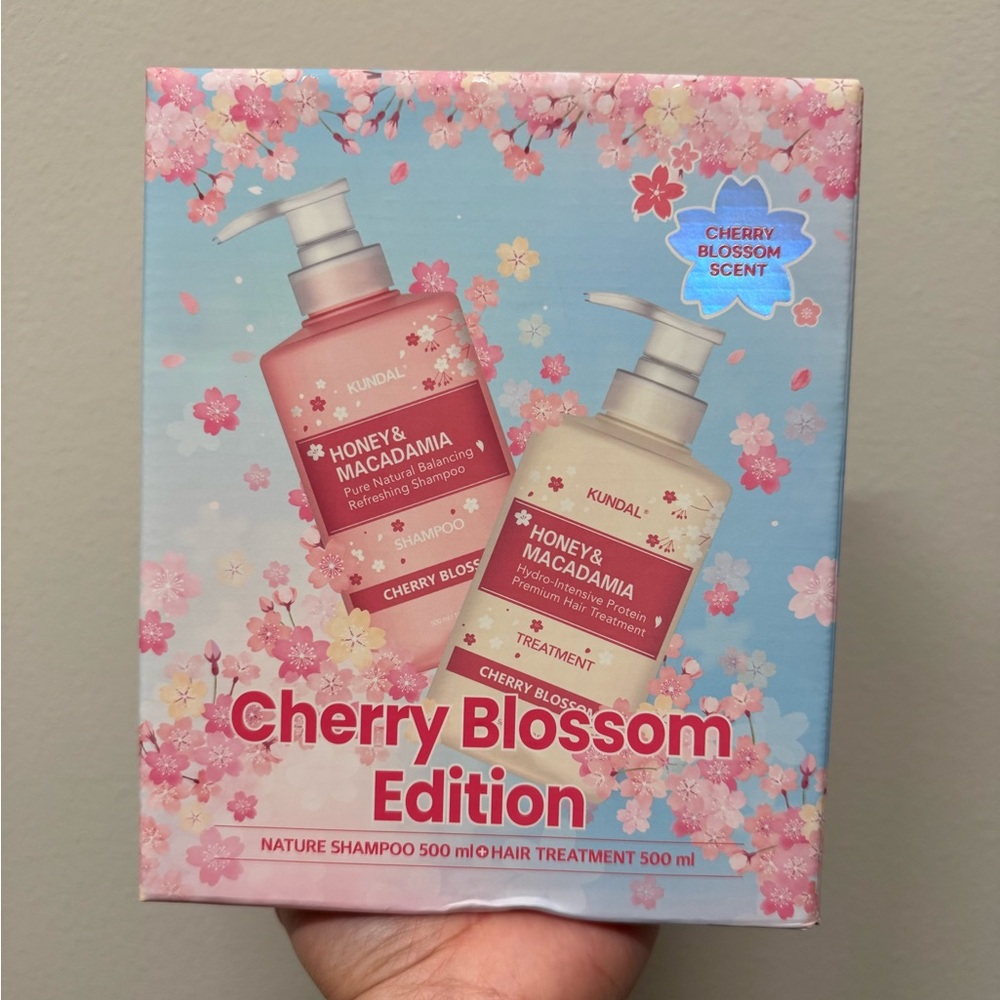 Kundal cherry blossom honey & macadamia Shampoo and Treatment